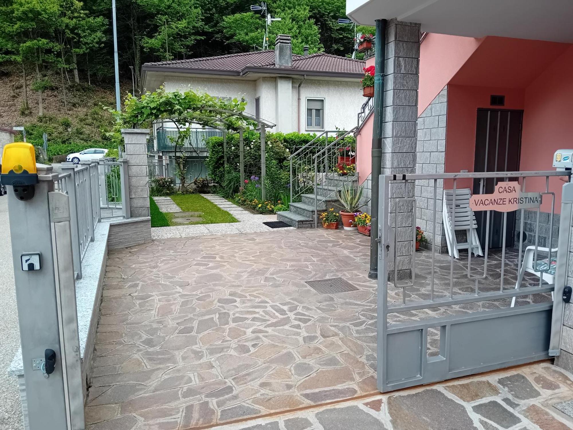 Casa Vacanze Kristina Brissago-Valtravaglia Ngoại thất bức ảnh